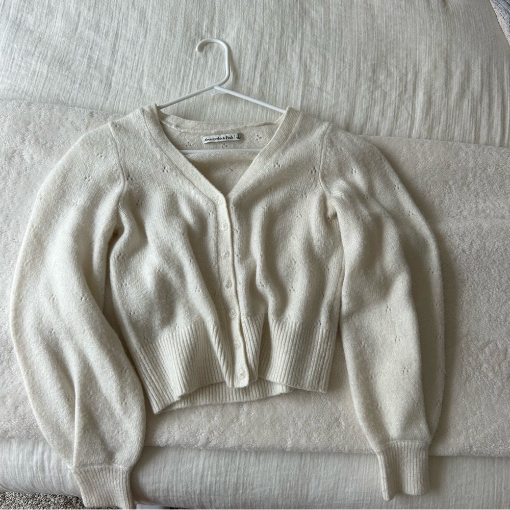 Abercrombie & Fitch Cream Women's Cardigan